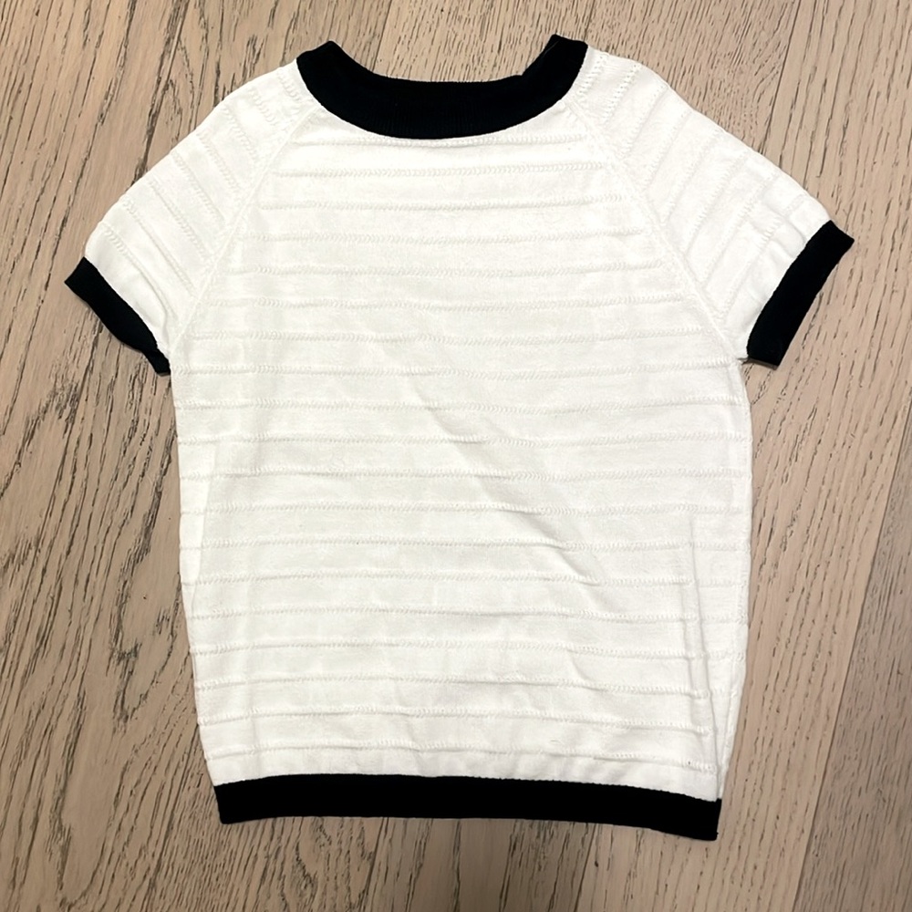 Boys Motu ribbed knit short sleeve crew neck sweater with black trim, size 10